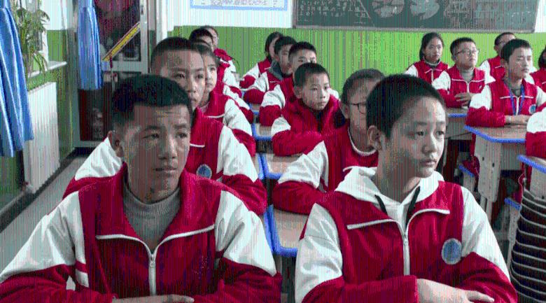 提升胜率的秘密武器！千术牌技教学与斗牛扑克牛牛洗牌发牌稳赢口诀公式大揭露